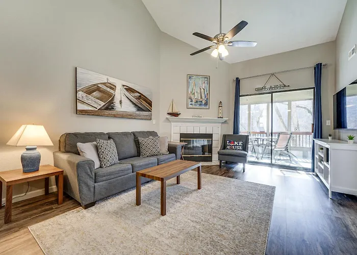 Lakefront Branson Penthouse With Resort Amenities!