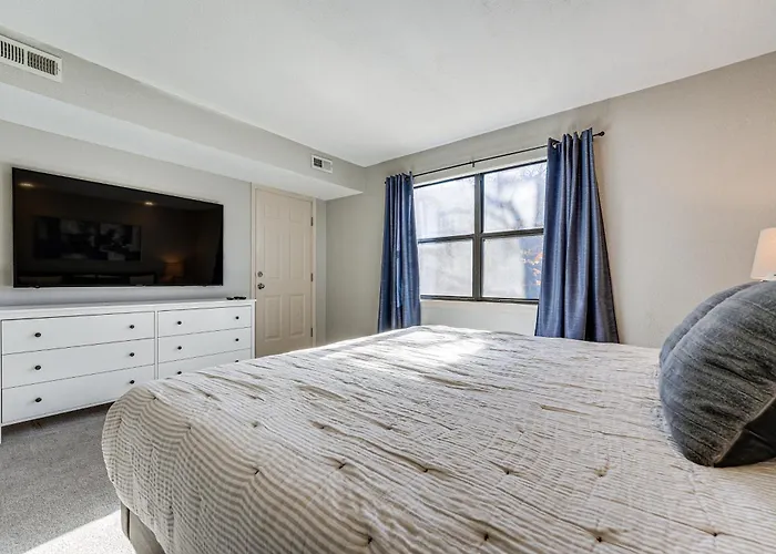 Lakefront Branson Penthouse With Resort Amenities!