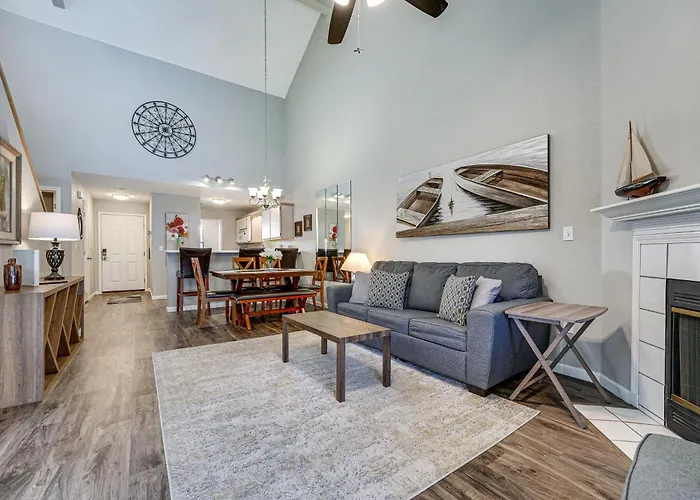 Lakefront Branson Penthouse With Resort Amenities!